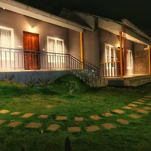 Kuhi The Mist Hotel
